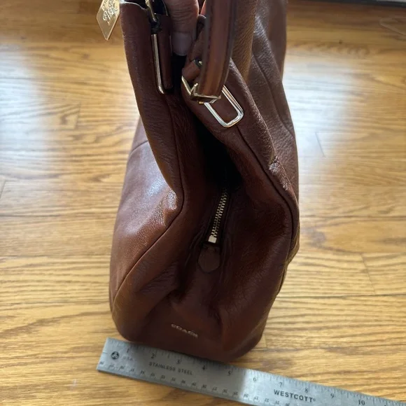 ✨ Coach Madison Pebbled Leather Shoulder Bag – Chic, Soft Leather Classic ✨
